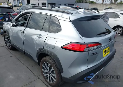 2024 Toyota Corolla Cross Xle z USA, uszkodzony, nr VIN 7MUDAAAG0RV111793